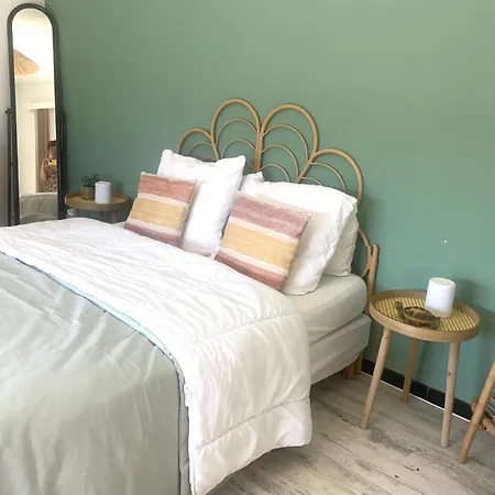 Apartment Beautiful Located 800 M From The *